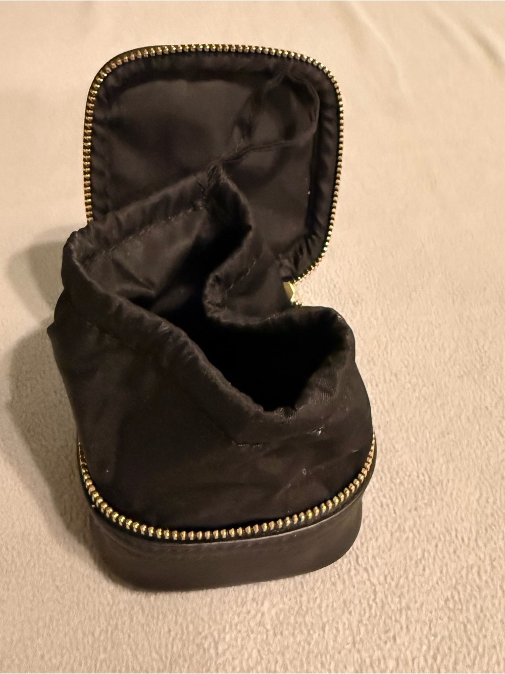 Tory Burch Black Logo Zipper Jewelry Box - Picture 10 of 12